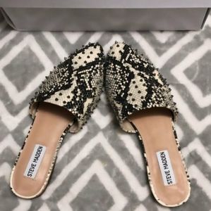 STEVE MADDEN

Trace Studded Mule In Natural
